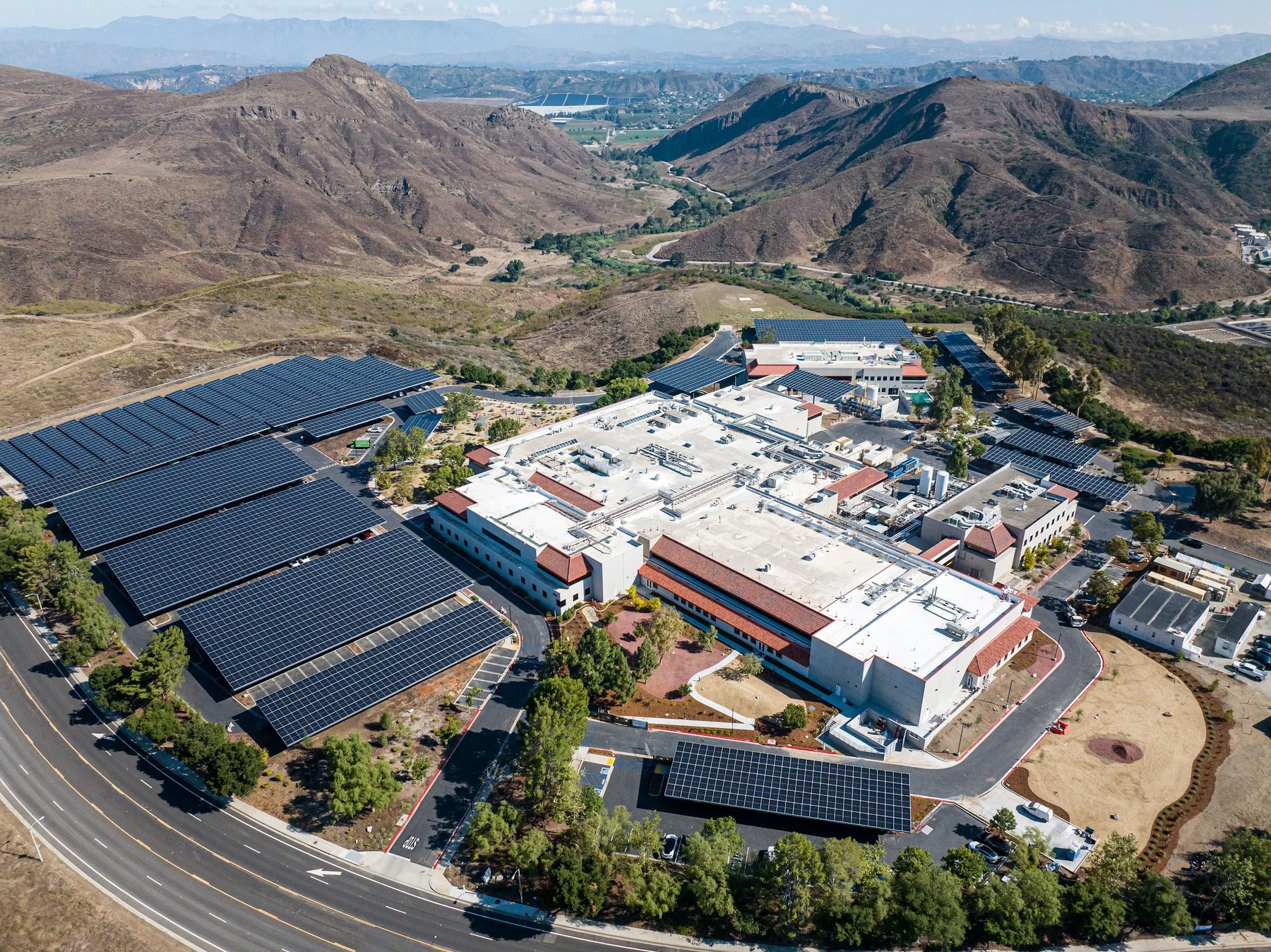 Pharmaceutical manufacturing campus solar deployment
